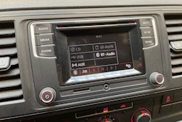valkoinen Volkswagen Transporter 2019 kuva 25.