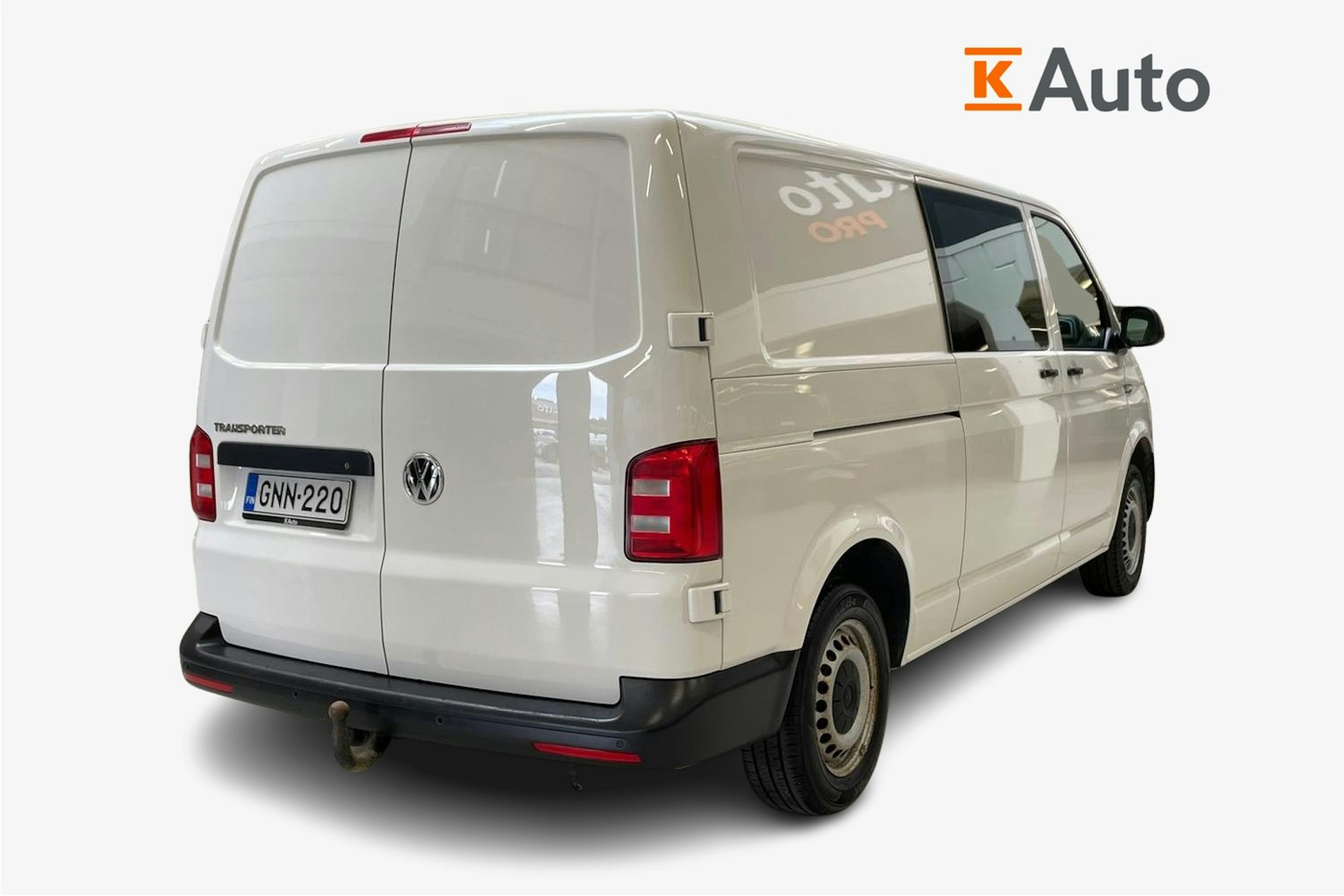 valkoinen Volkswagen Transporter 2019 kuva 2.