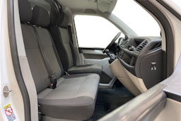 valkoinen Volkswagen Transporter 2019 kuva 10.