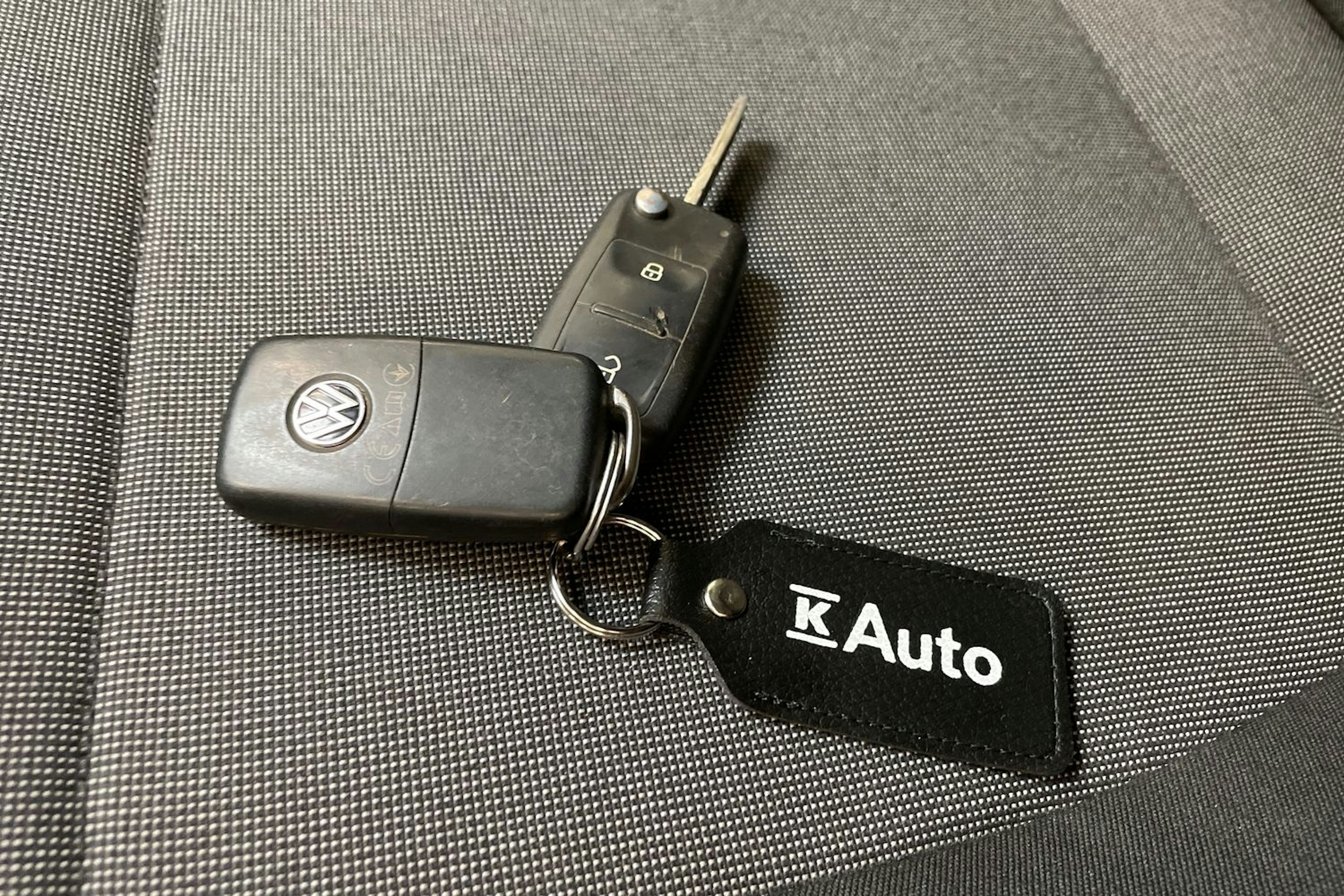 valkoinen Volkswagen Transporter 2019 kuva 13.
