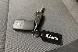 valkoinen Volkswagen Transporter 2019 kuva 13.