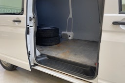 valkoinen Volkswagen Transporter 2019 kuva 16.