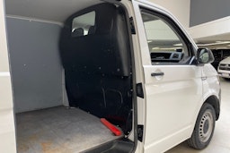 valkoinen Volkswagen Transporter 2019 kuva 17.