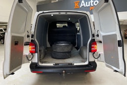 valkoinen Volkswagen Transporter 2019 kuva 19.