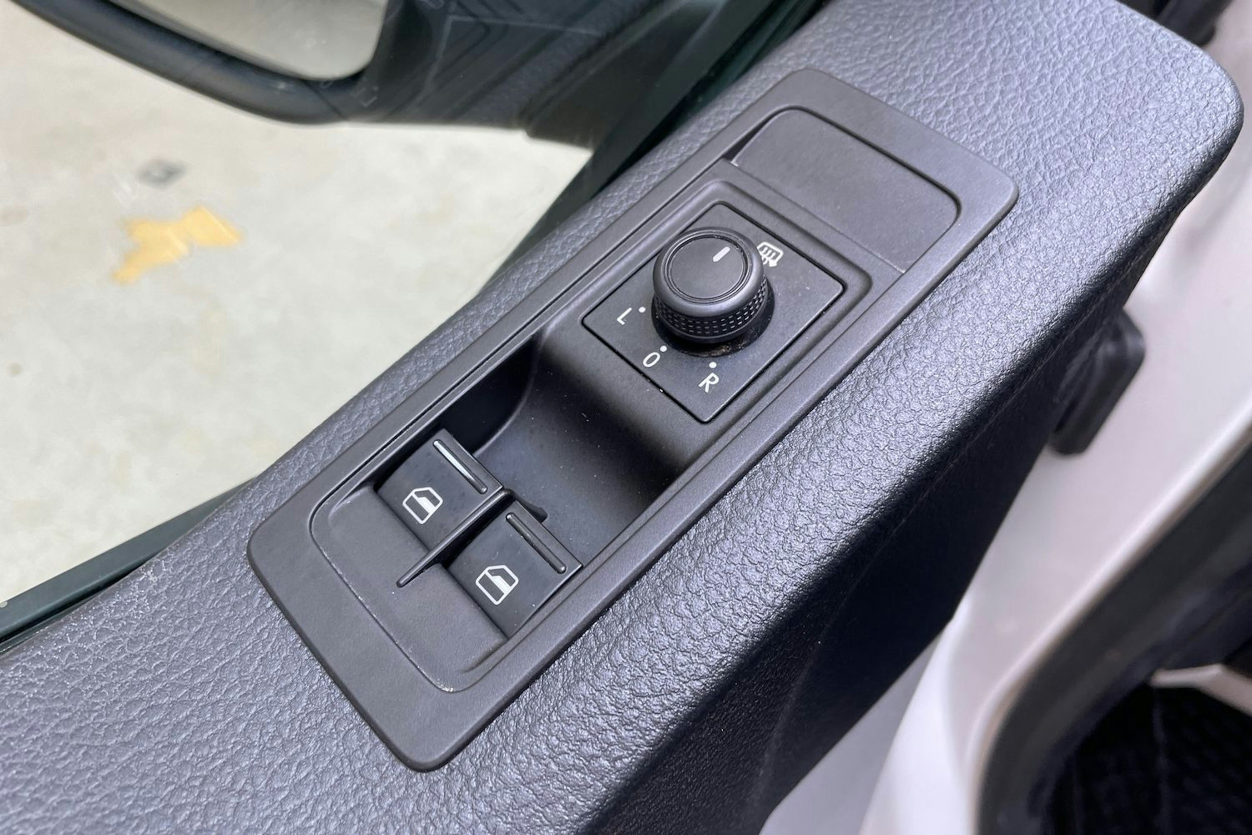 valkoinen Volkswagen Transporter 2019 kuva 22.