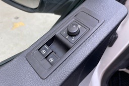 valkoinen Volkswagen Transporter 2019 kuva 22.