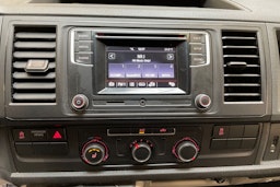 valkoinen Volkswagen Transporter 2019 kuva 26.