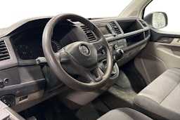 valkoinen Volkswagen Transporter 2019 kuva 3.