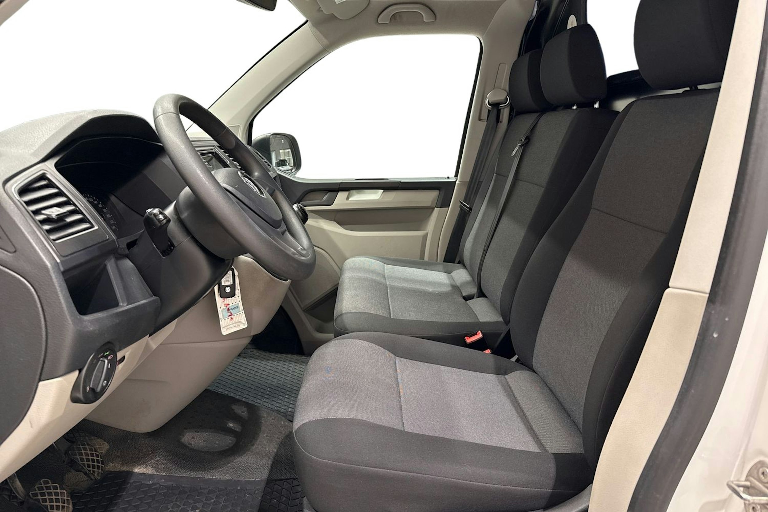 Valkoinen Volkswagen TRANSPORTER 2019 kuva 10.