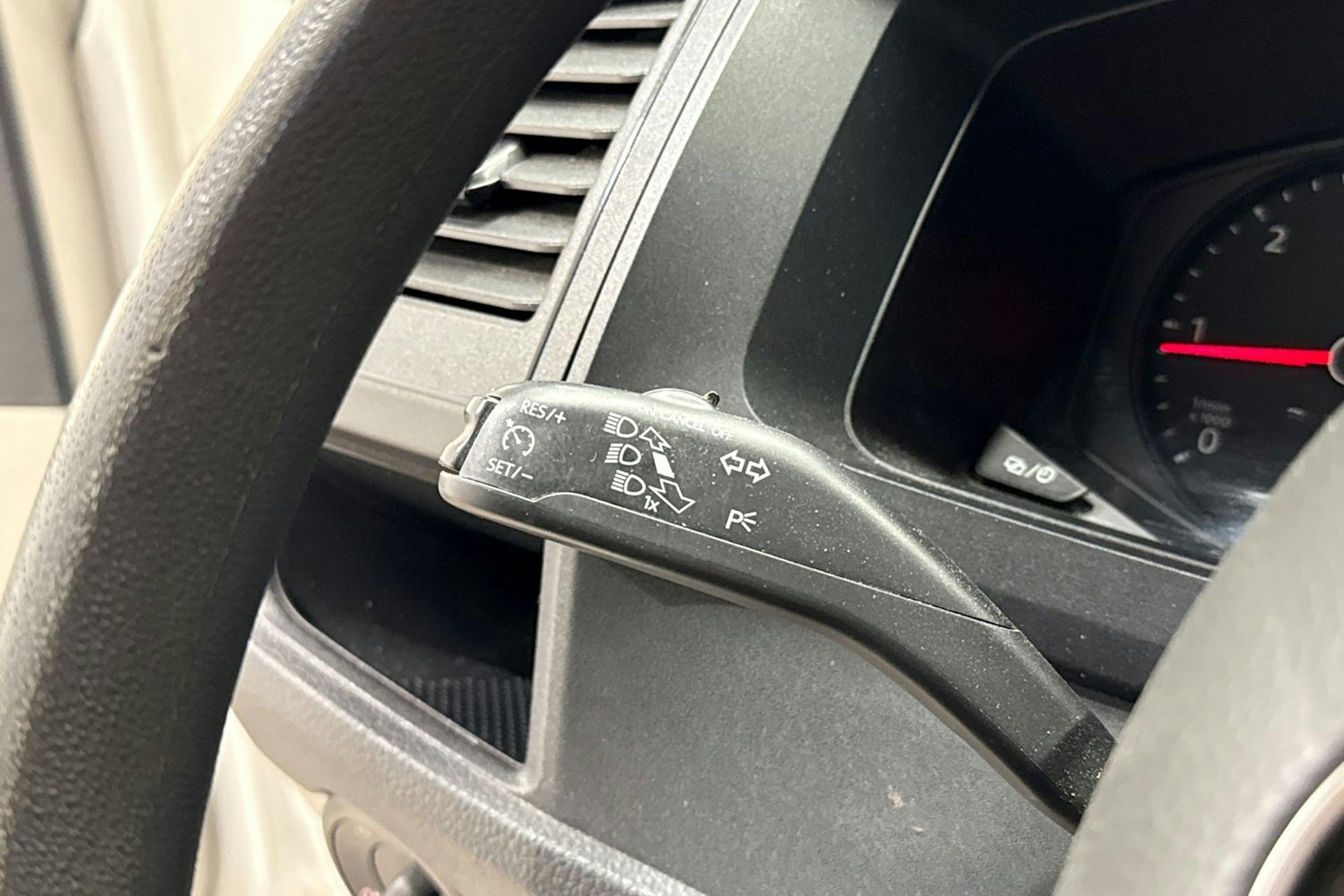Valkoinen Volkswagen TRANSPORTER 2019 kuva 16.
