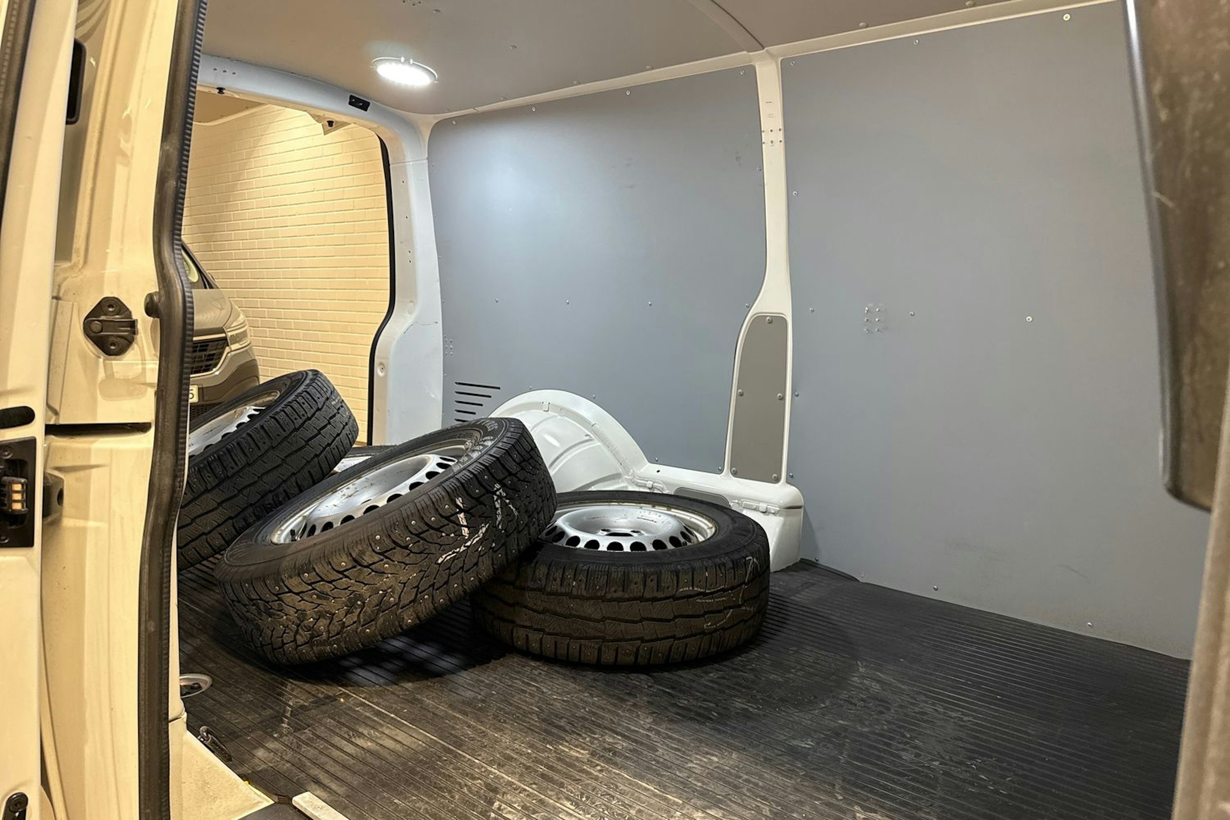 Valkoinen Volkswagen TRANSPORTER 2019 kuva 21.