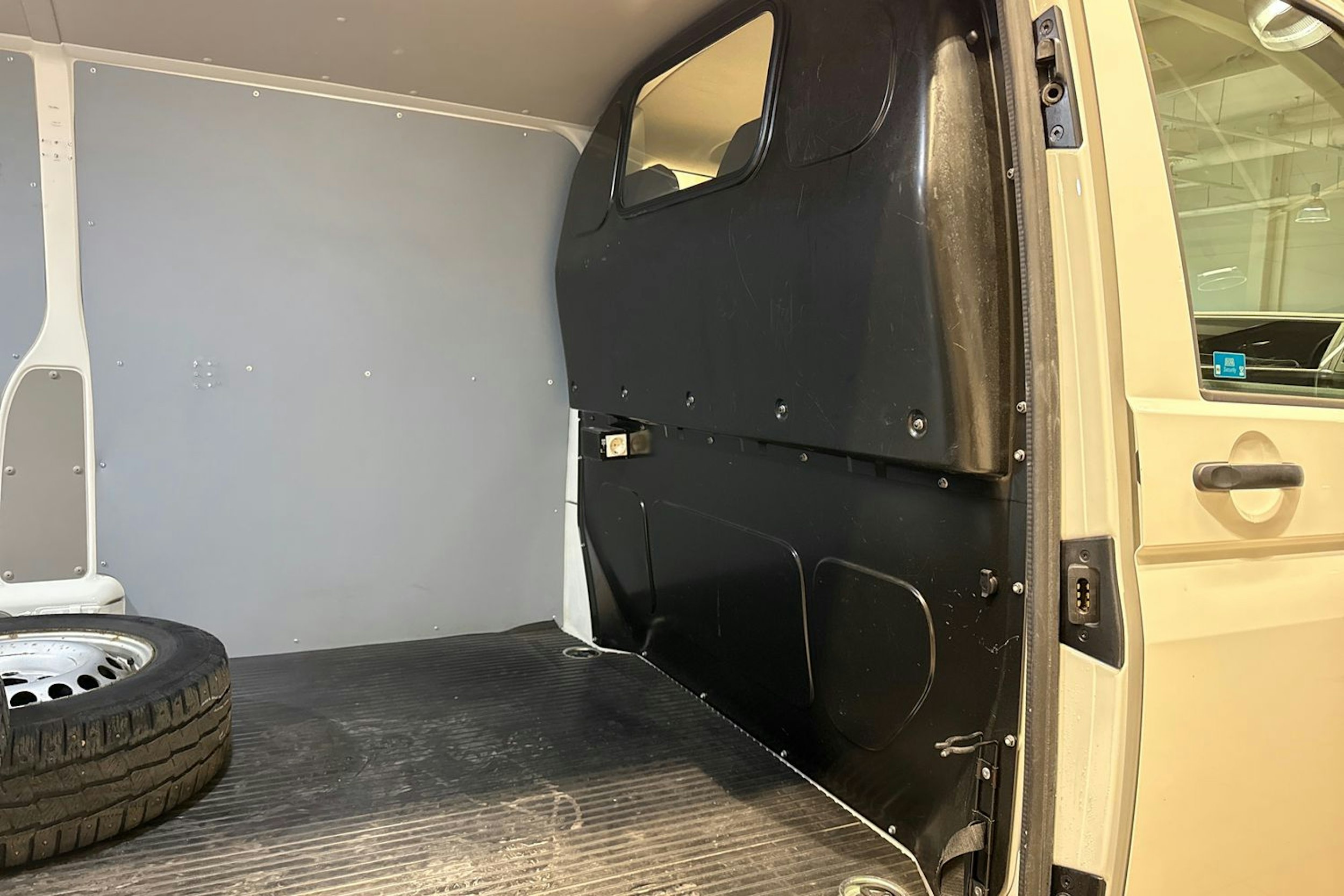 Valkoinen Volkswagen TRANSPORTER 2019 kuva 22.