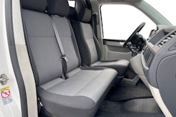 valkoinen Volkswagen Transporter 2019 kuva 10.