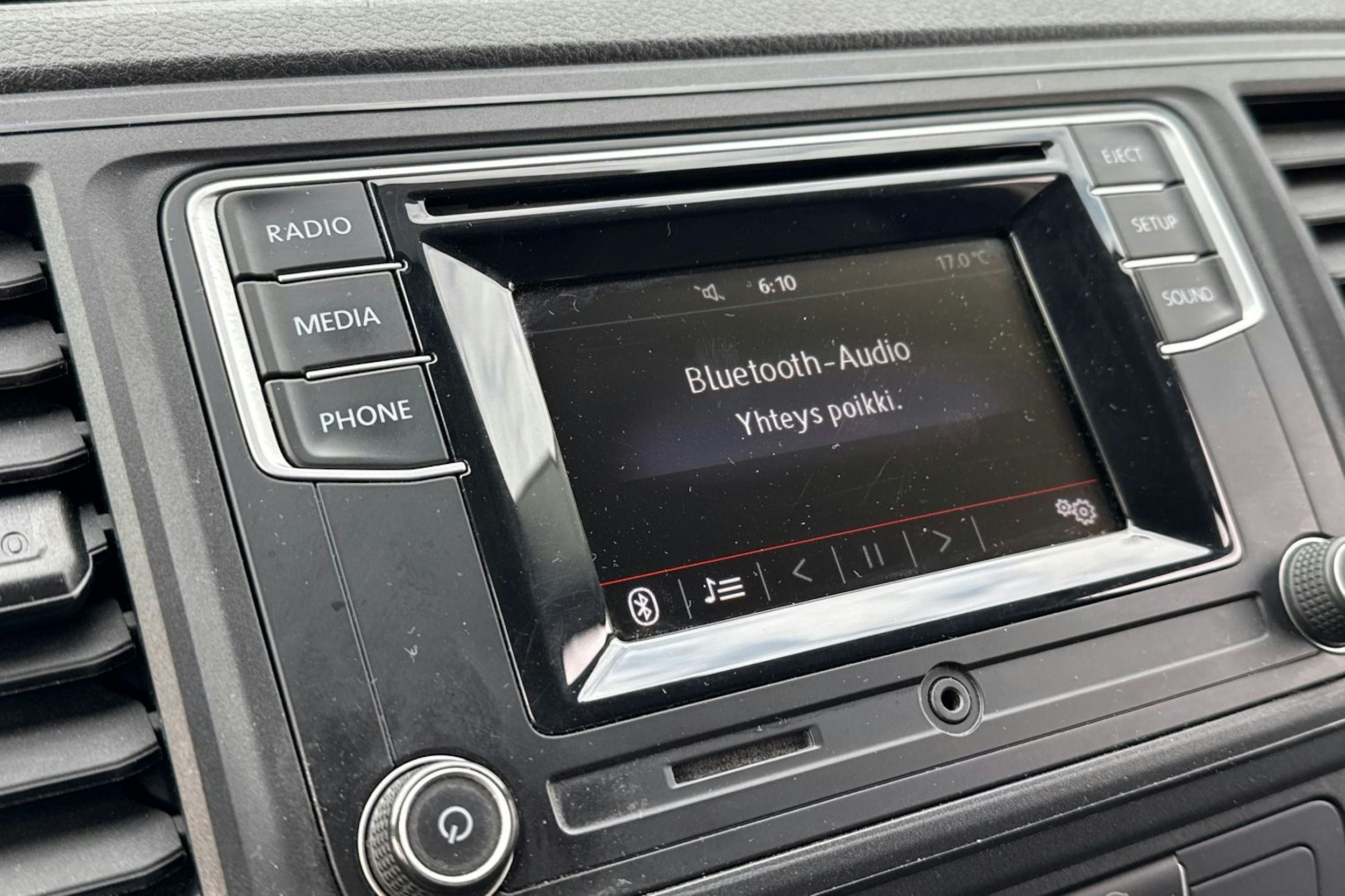 valkoinen Volkswagen Transporter 2019 kuva 15.