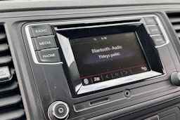 valkoinen Volkswagen Transporter 2019 kuva 15.