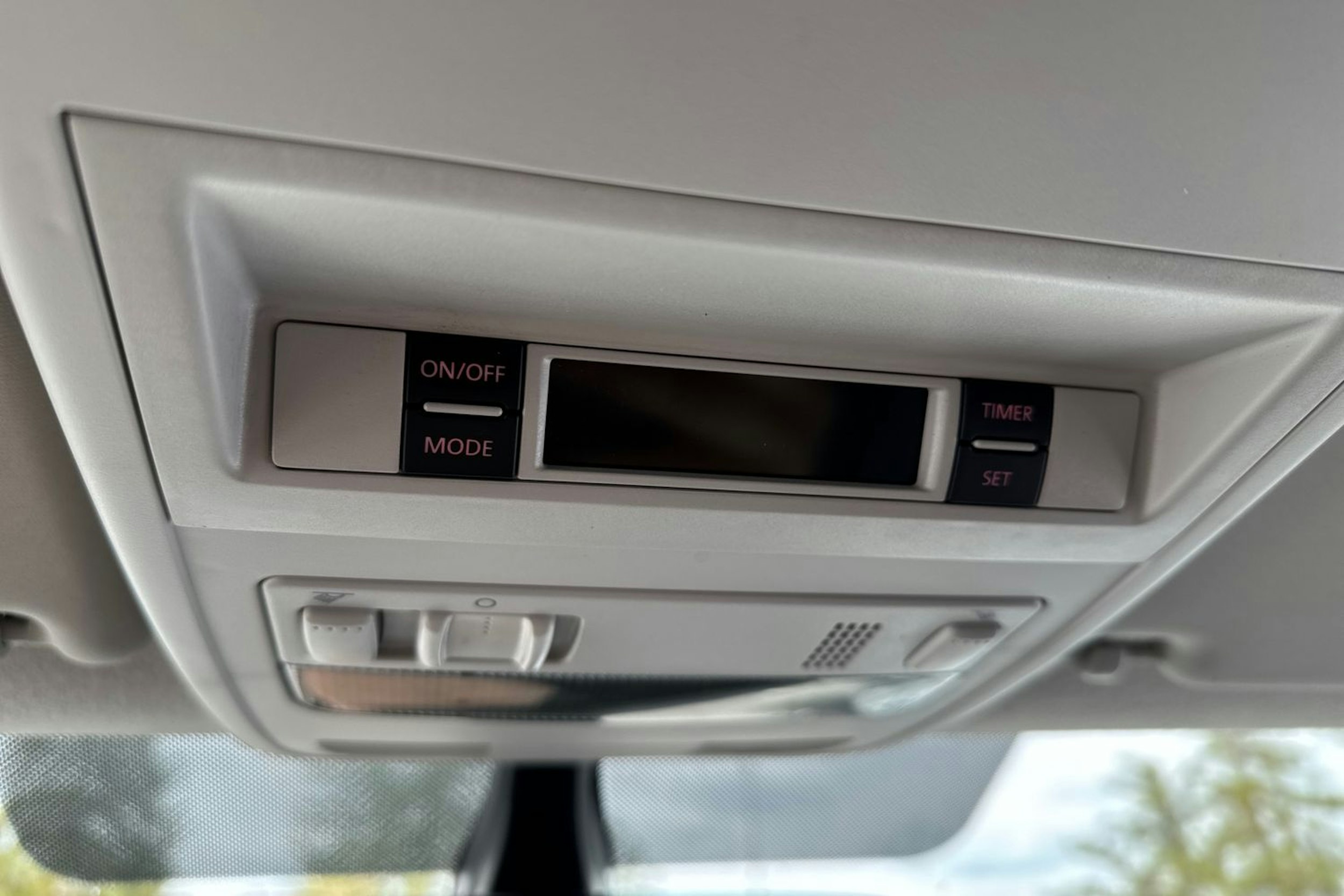 valkoinen Volkswagen Transporter 2019 kuva 17.