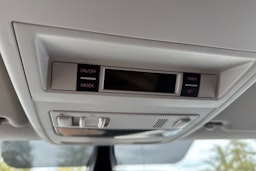valkoinen Volkswagen Transporter 2019 kuva 17.