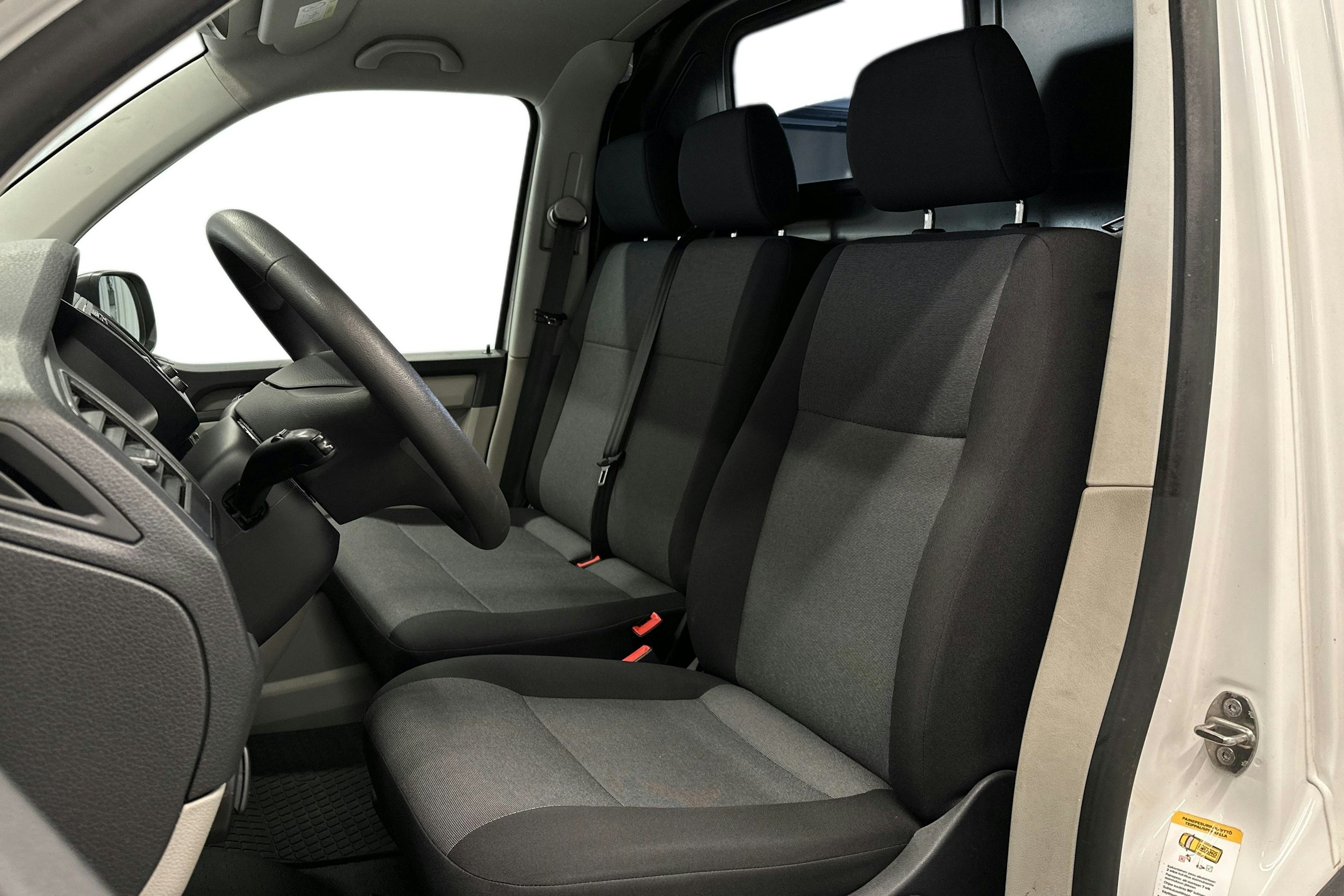 valkoinen Volkswagen Transporter 2019 kuva 11.