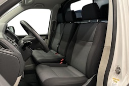 valkoinen Volkswagen Transporter 2019 kuva 11.