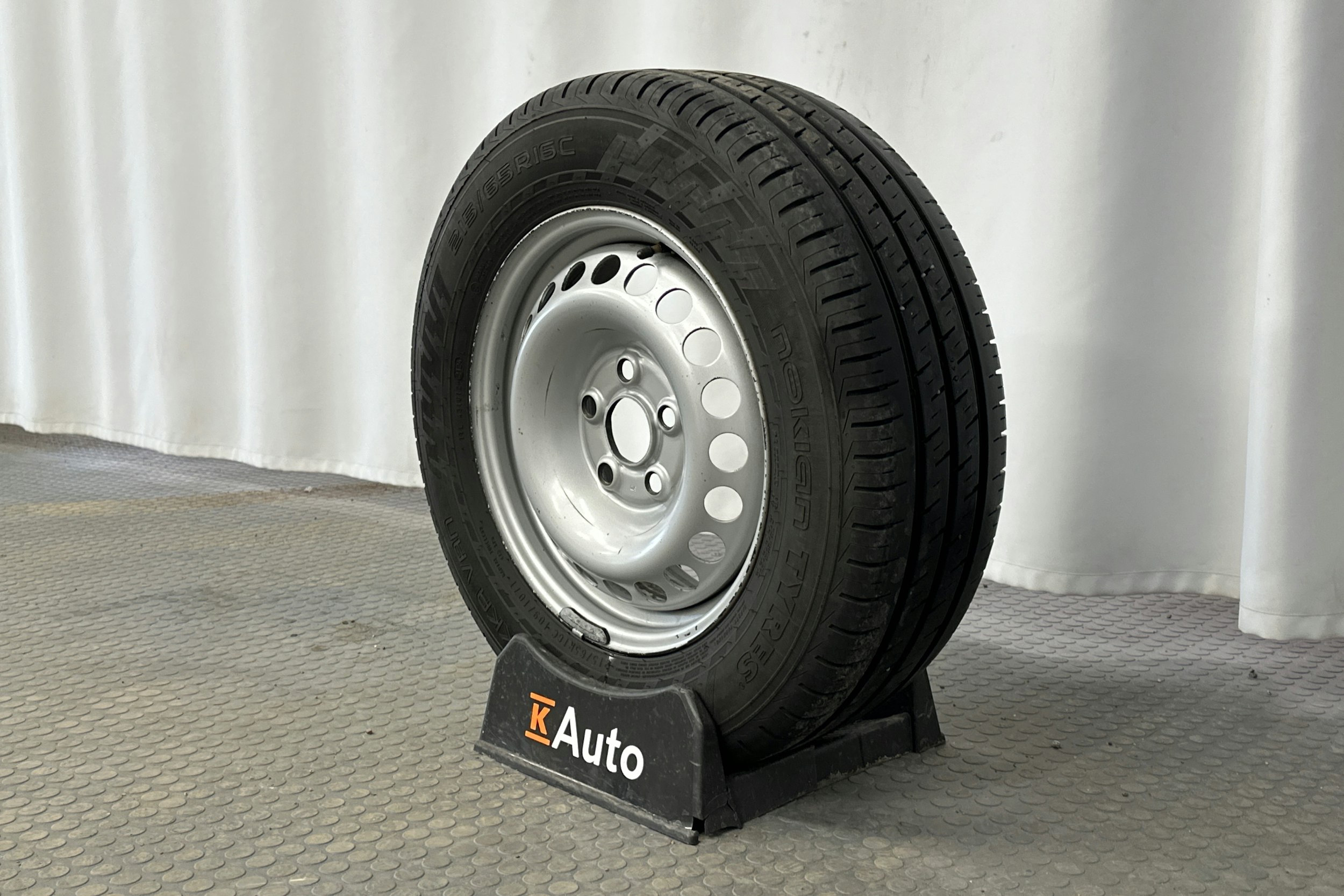 valkoinen Volkswagen Transporter 2019 kuva 13.