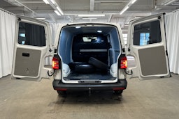 valkoinen Volkswagen Transporter 2019 kuva 15.