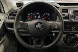 valkoinen Volkswagen Transporter 2019 kuva 17.