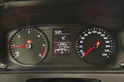 valkoinen Volkswagen Transporter 2019 kuva 18.