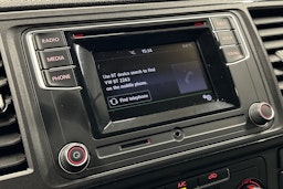 valkoinen Volkswagen Transporter 2019 kuva 19.