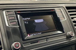 valkoinen Volkswagen Transporter 2019 kuva 20.