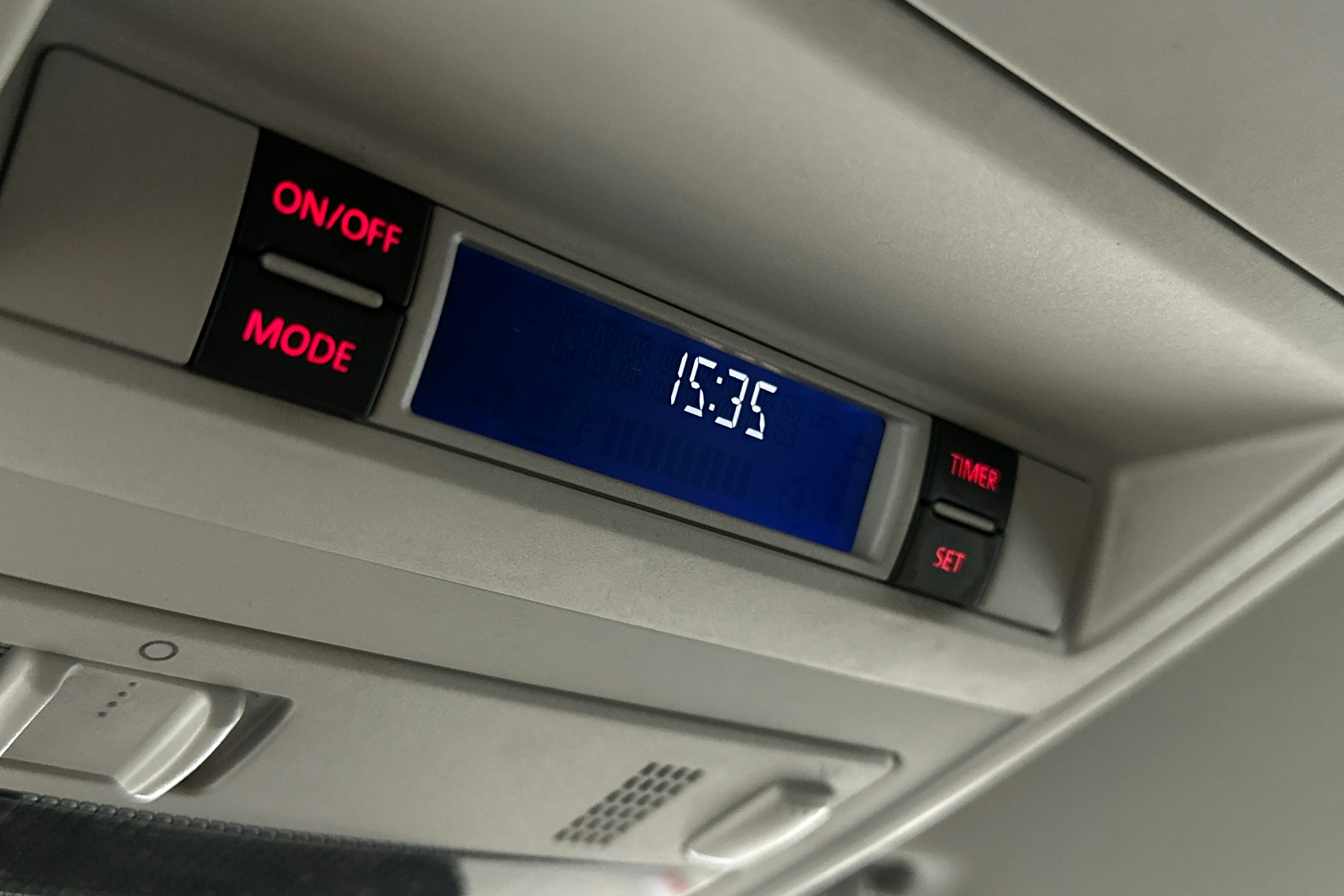 valkoinen Volkswagen Transporter 2019 kuva 21.