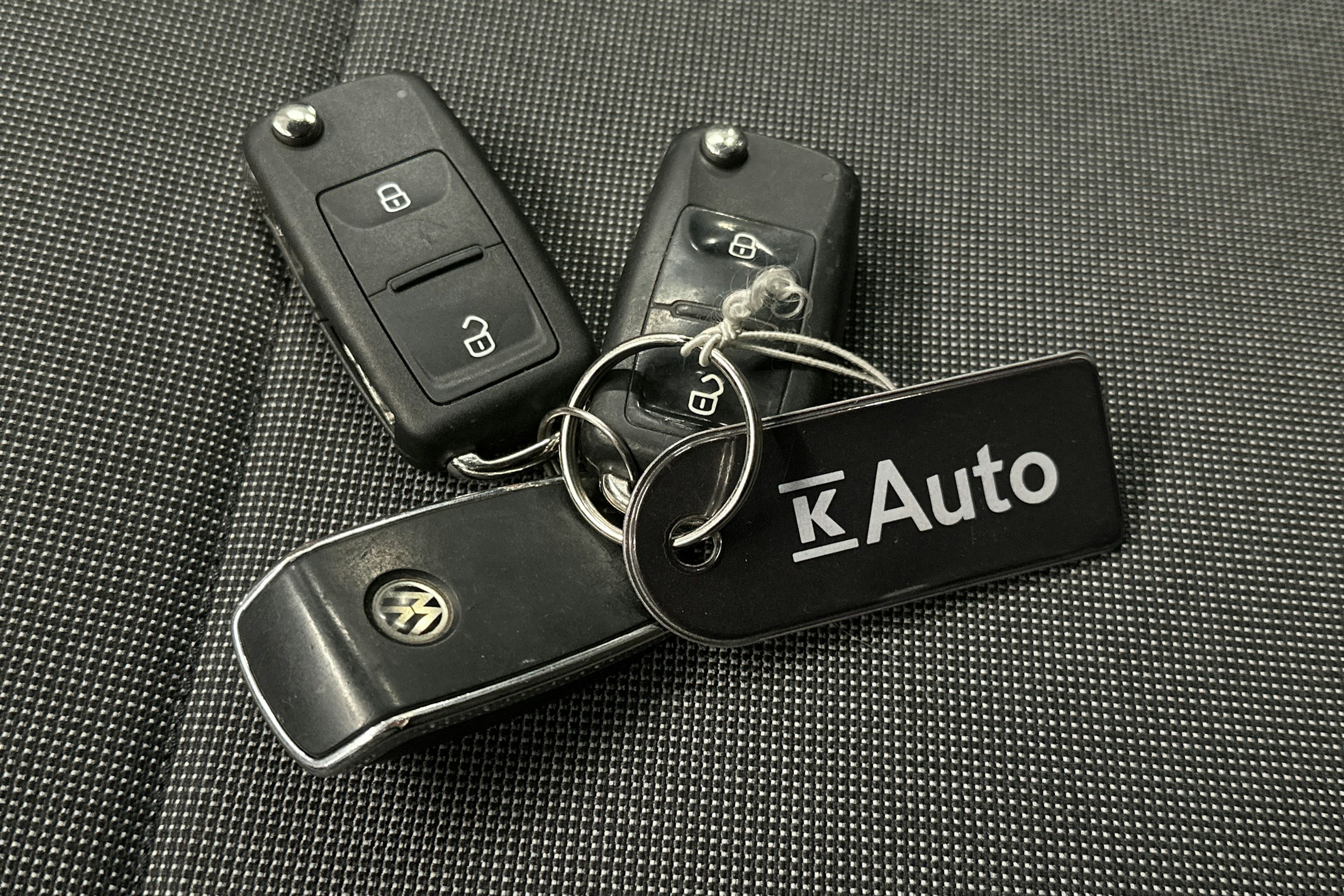 valkoinen Volkswagen Transporter 2019 kuva 24.