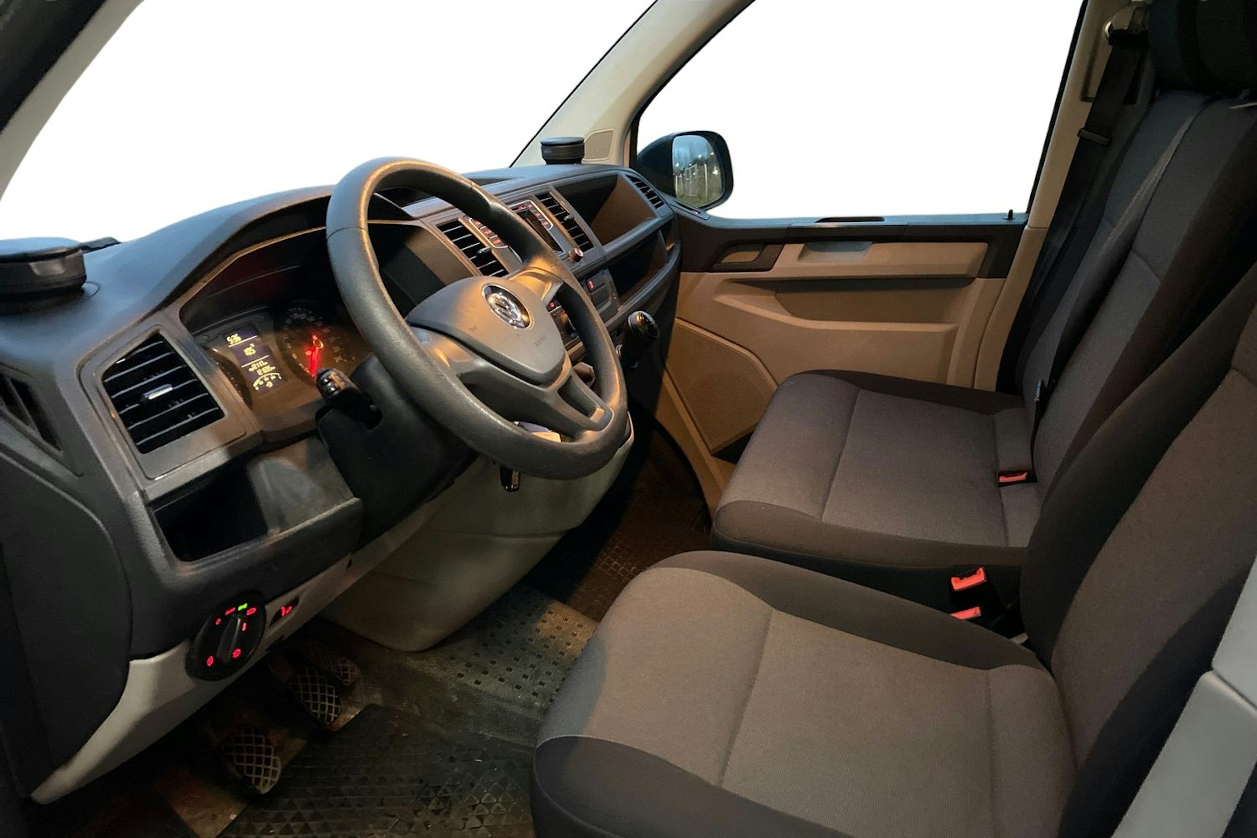 valkoinen Volkswagen Transporter 2019 kuva 3.