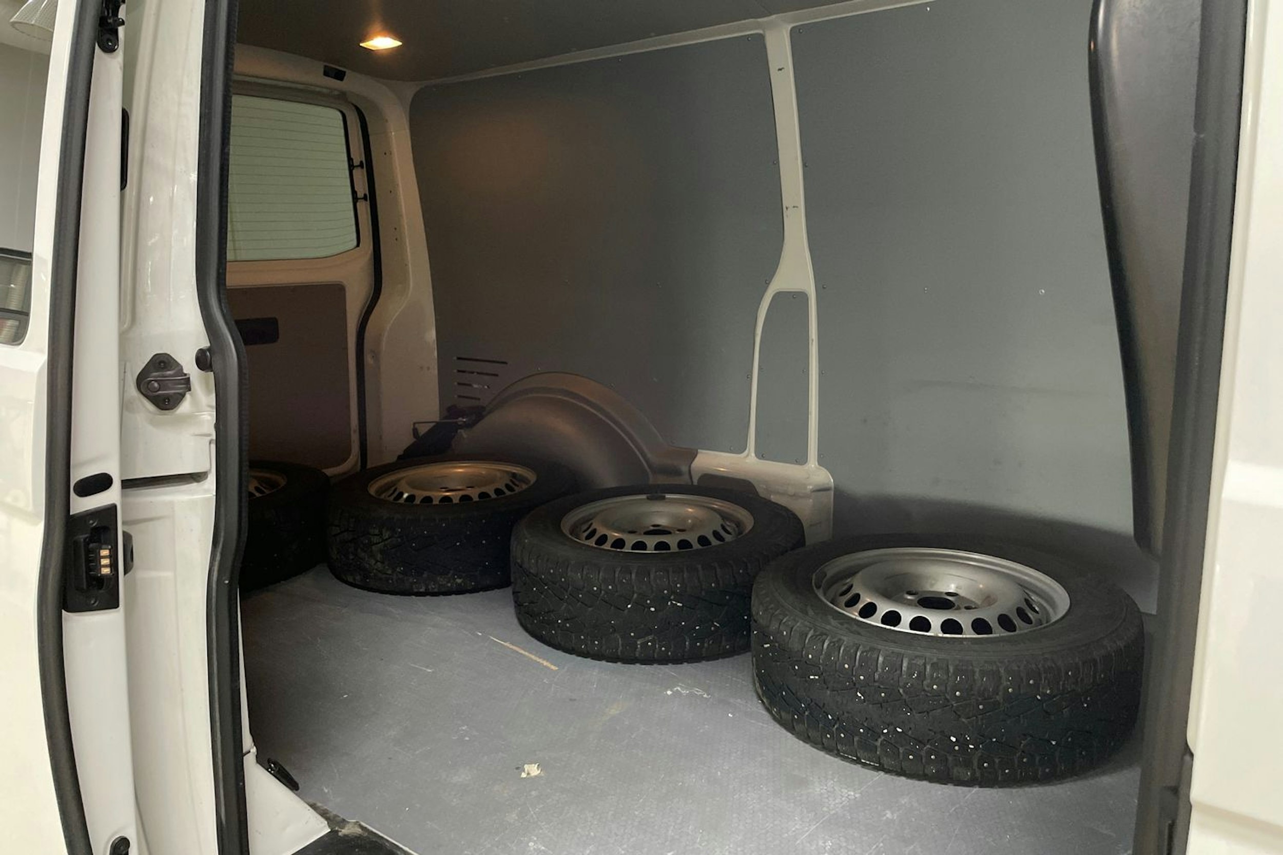 Valkoinen Volkswagen TRANSPORTER 2019 kuva 13.