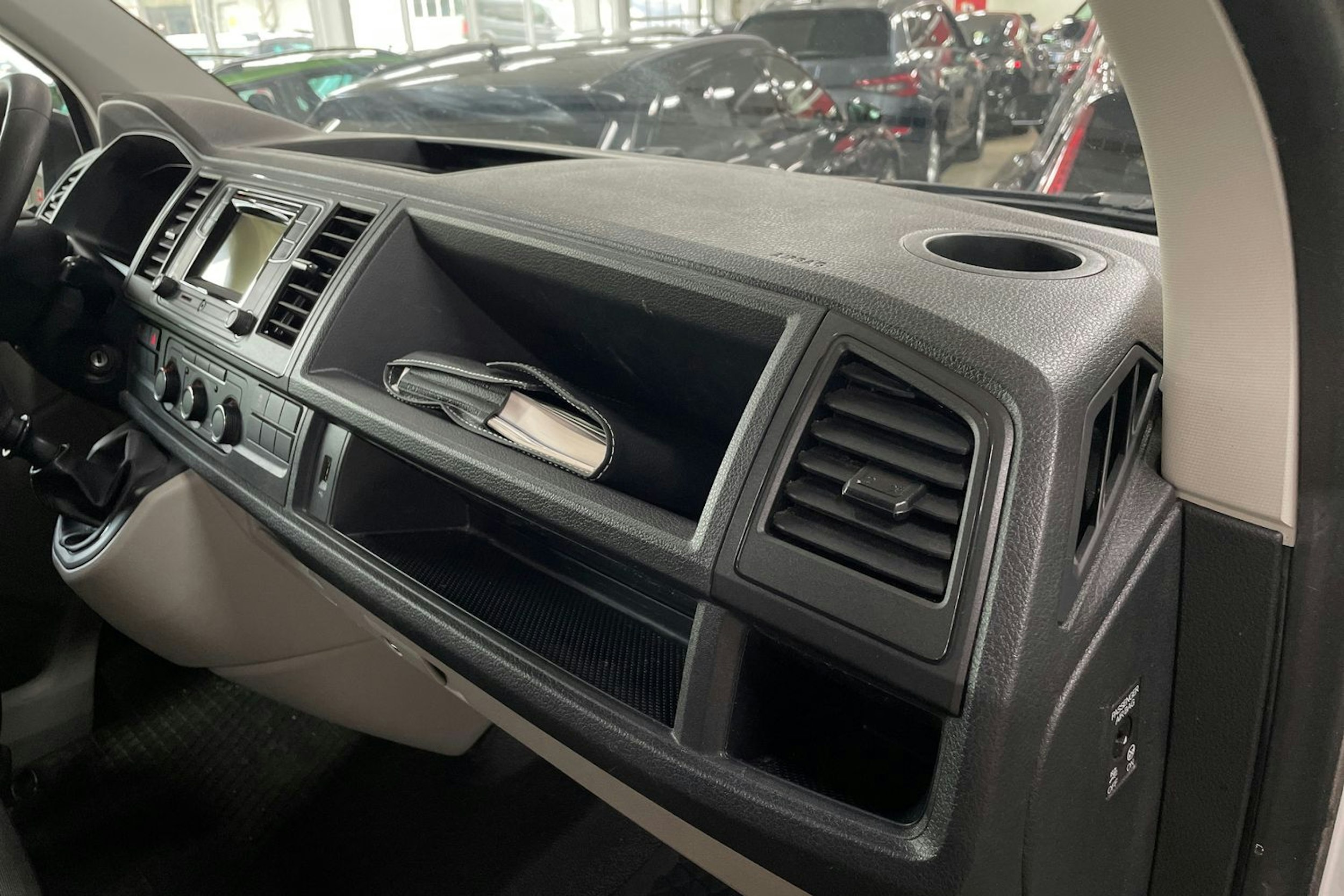 Valkoinen Volkswagen TRANSPORTER 2019 kuva 16.