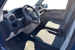 sininen Volkswagen Transporter 2019 kuva 3.