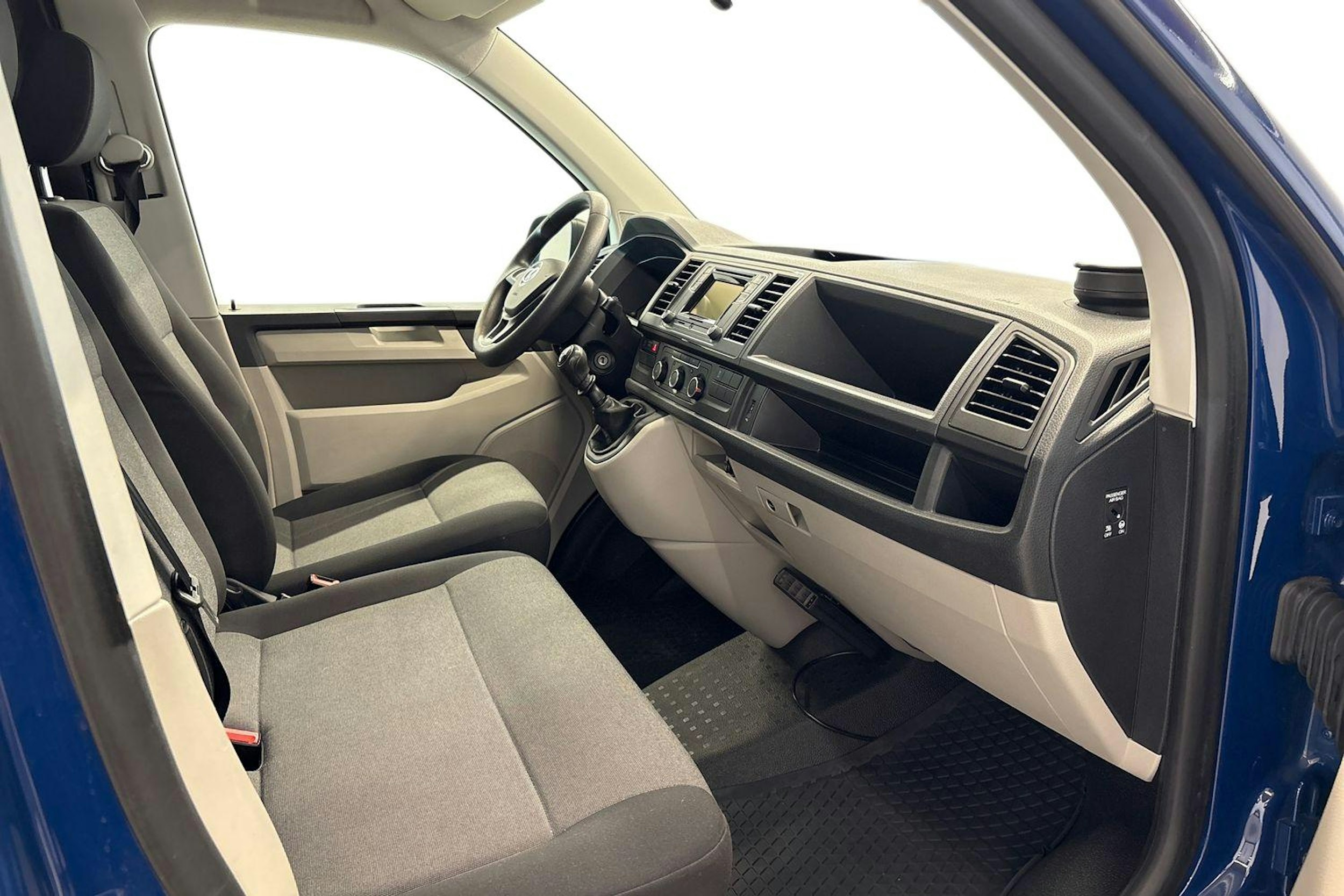 sininen Volkswagen Transporter 2019 kuva 9.