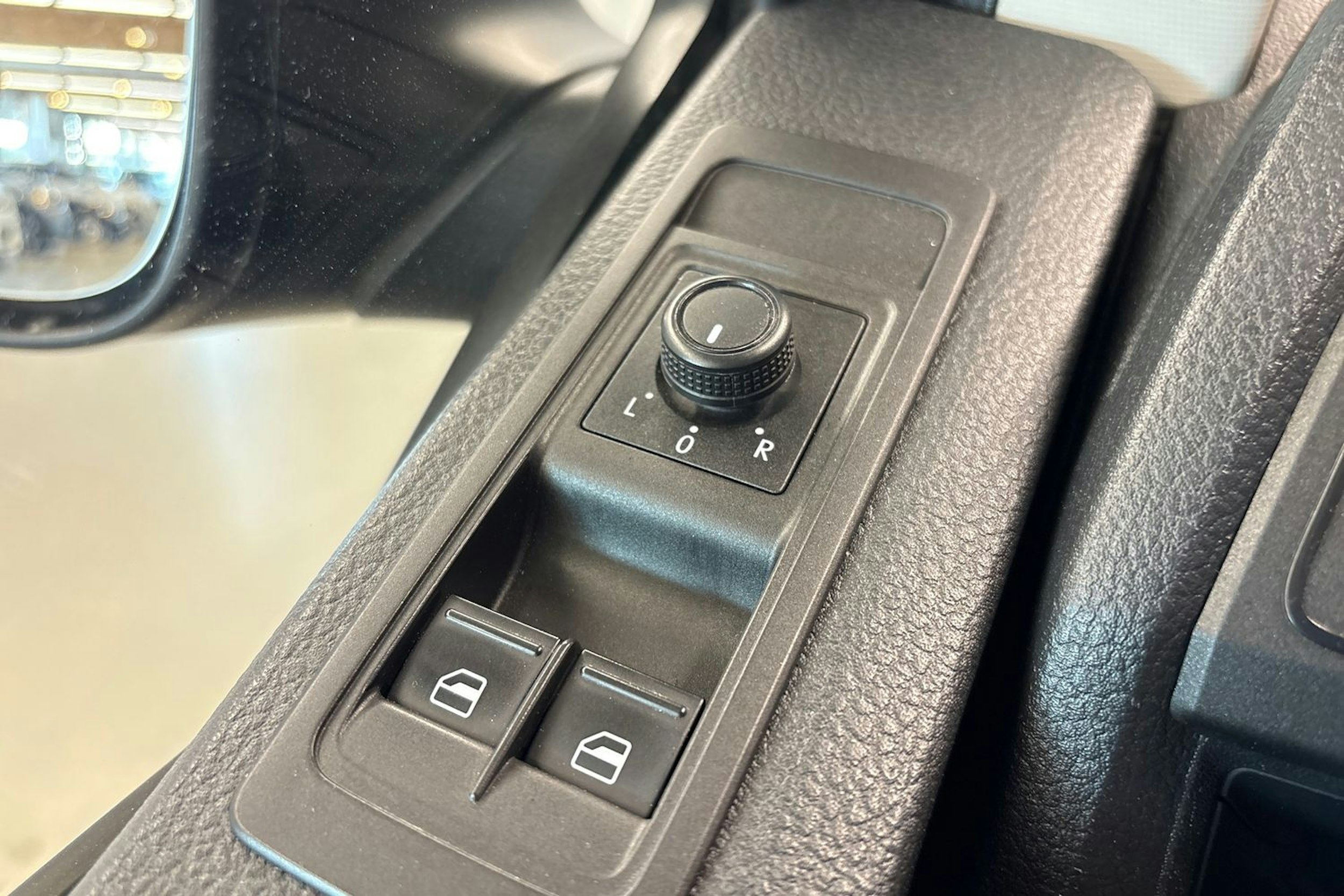 sininen Volkswagen Transporter 2019 kuva 16.