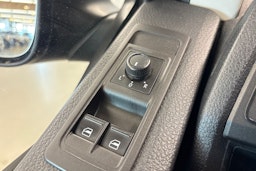 sininen Volkswagen Transporter 2019 kuva 16.