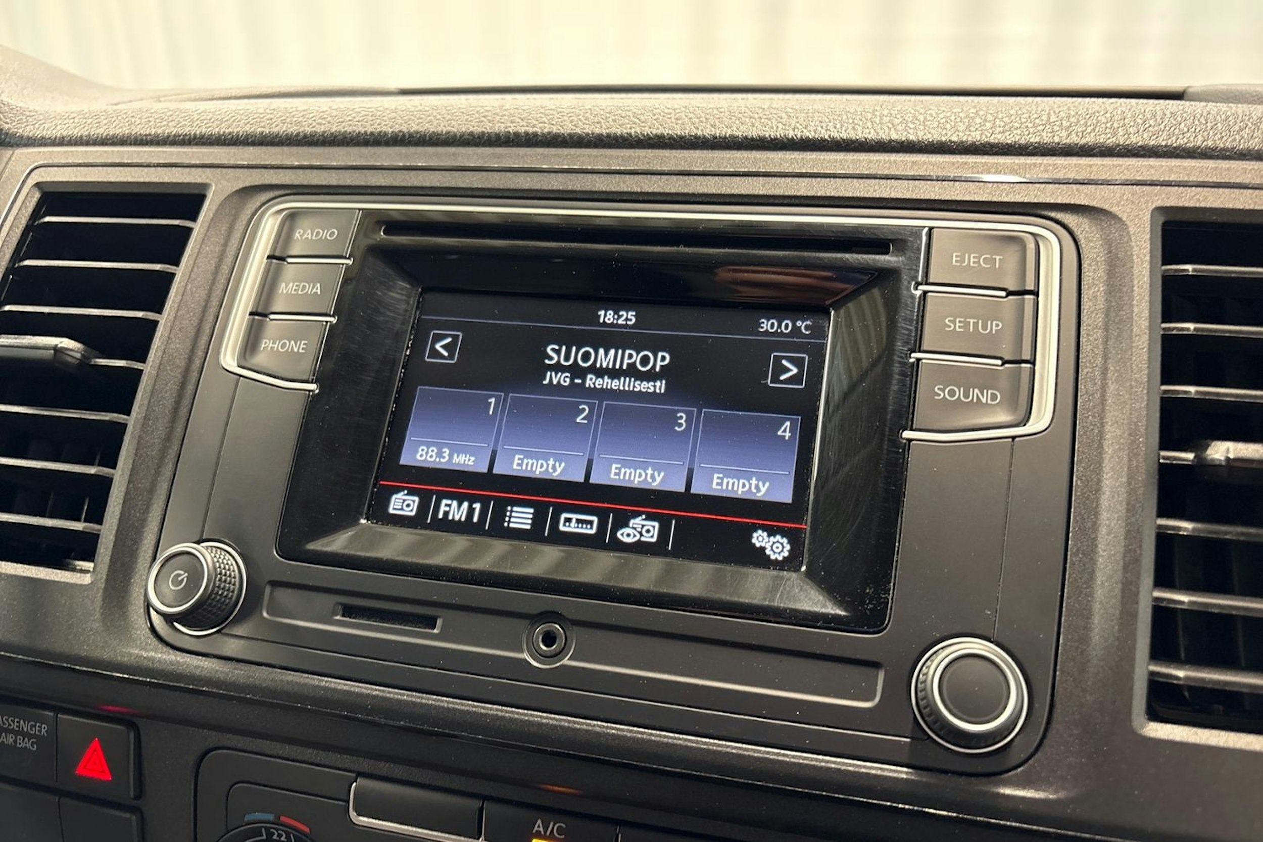 sininen Volkswagen Transporter 2019 kuva 17.