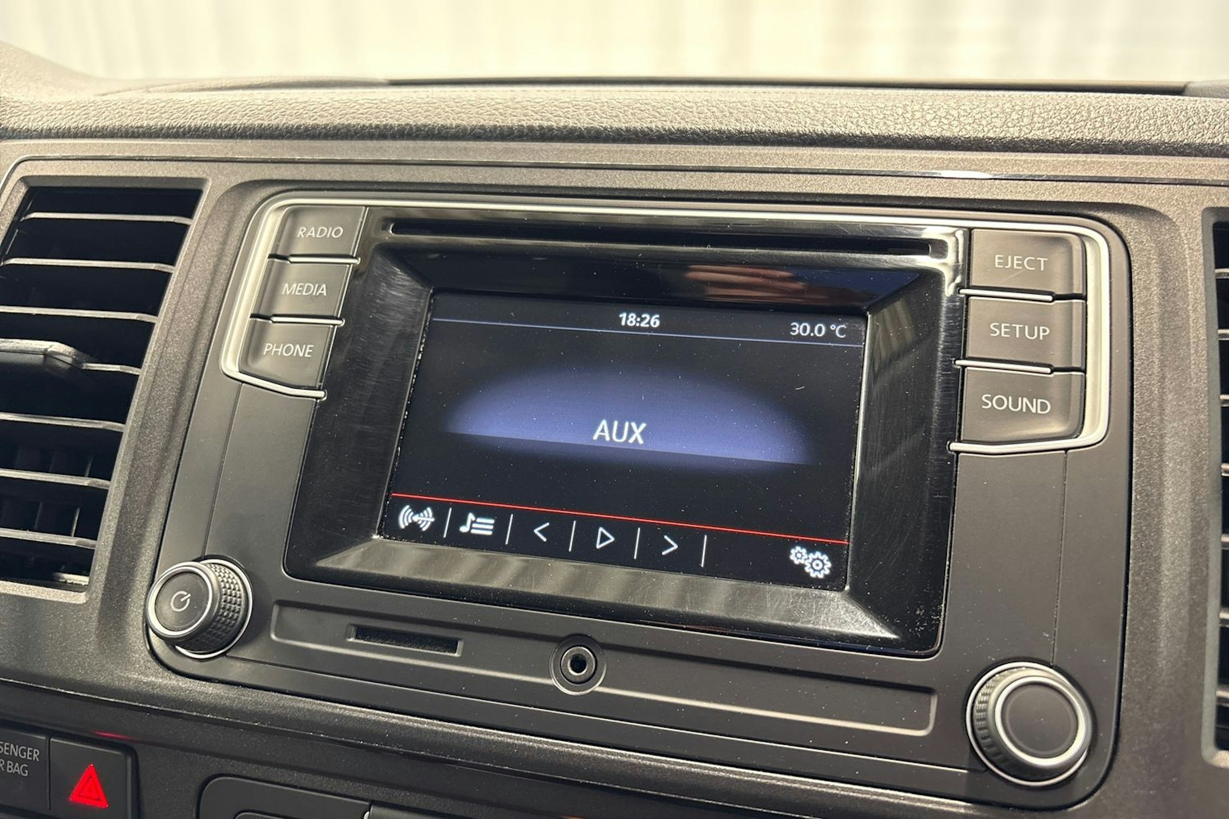 sininen Volkswagen Transporter 2019 kuva 18.