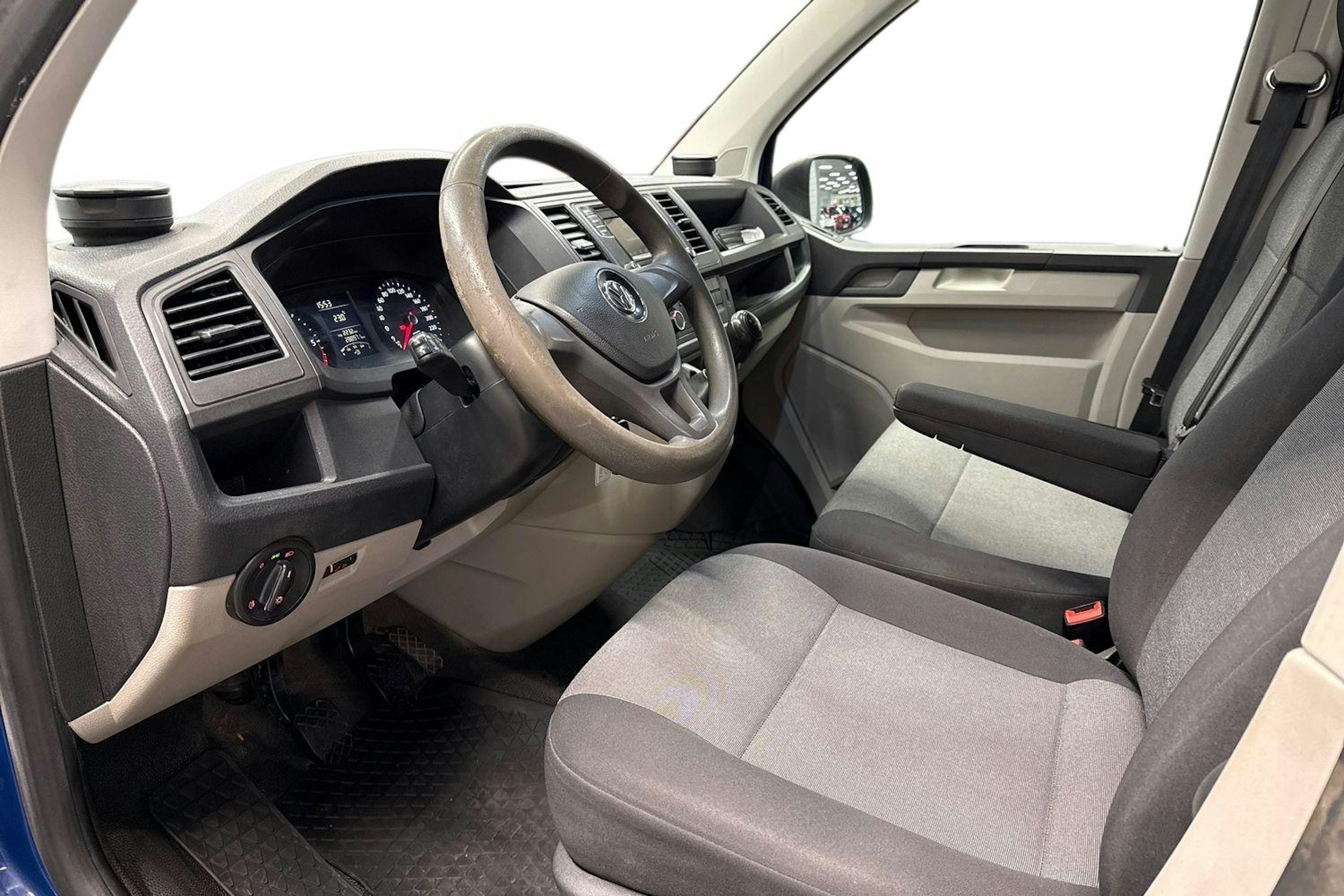 sininen Volkswagen Transporter 2019 kuva 7.