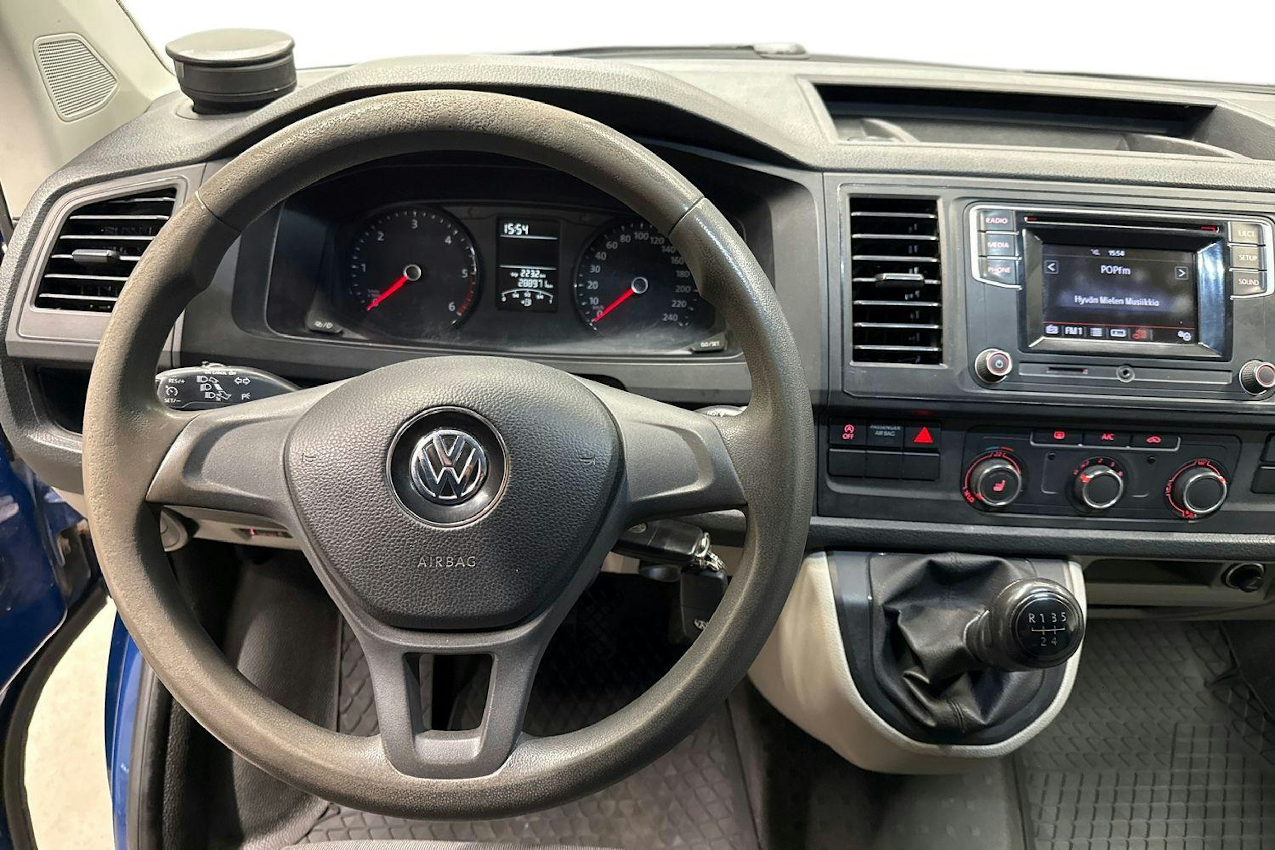 sininen Volkswagen Transporter 2019 kuva 9.