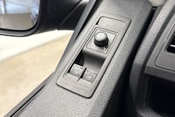 sininen Volkswagen Transporter 2019 kuva 15.