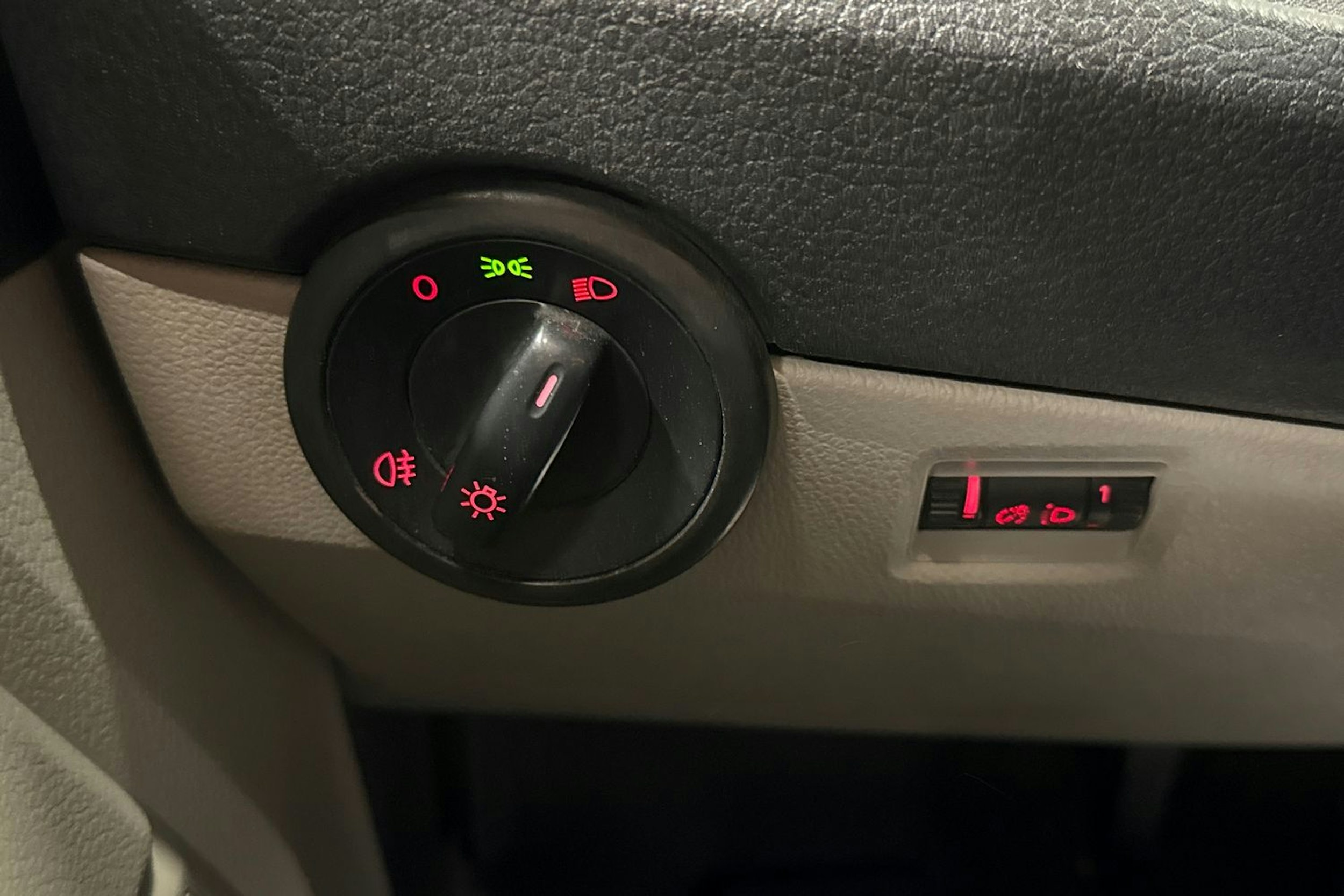 sininen Volkswagen Transporter 2019 kuva 16.