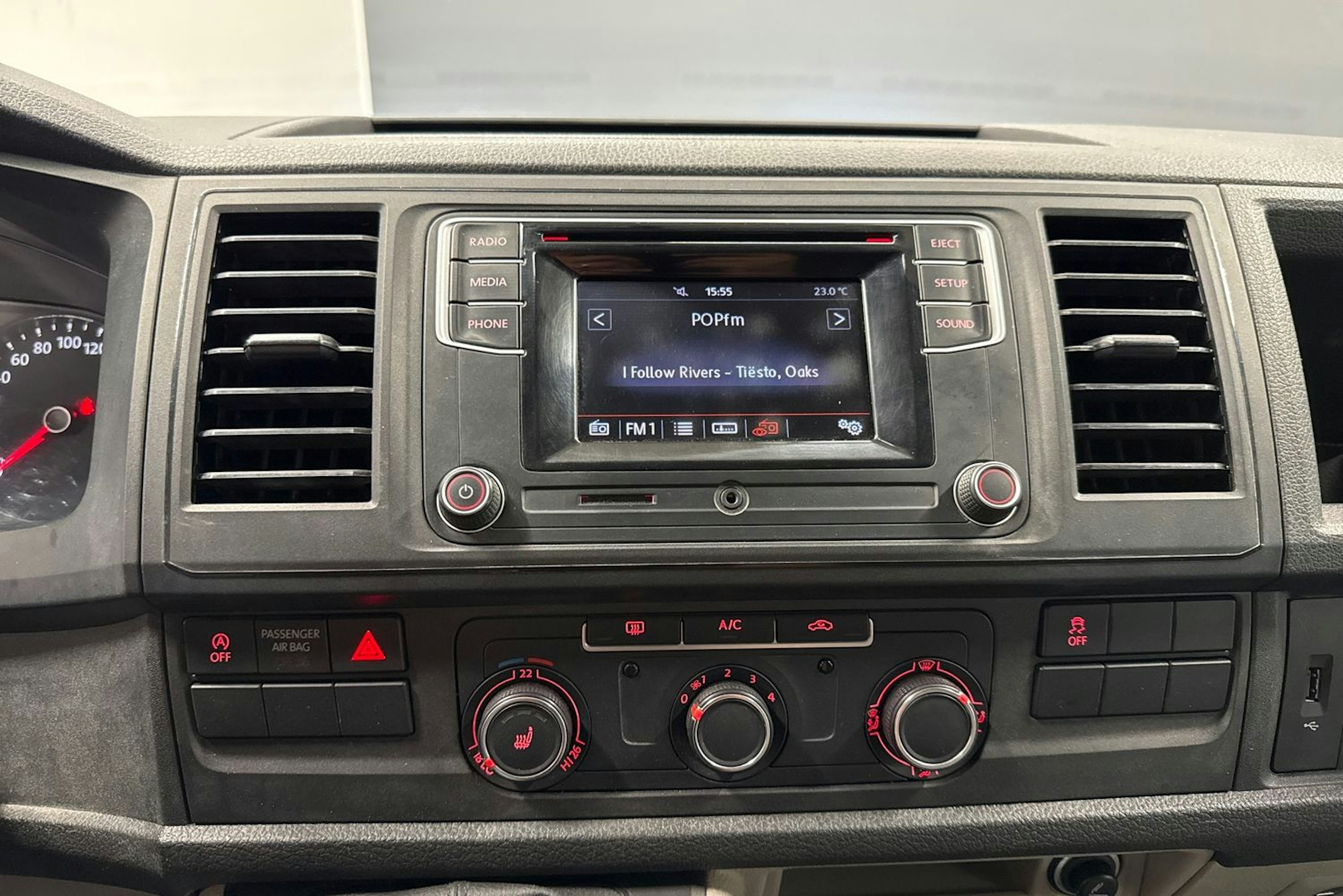 sininen Volkswagen Transporter 2019 kuva 18.