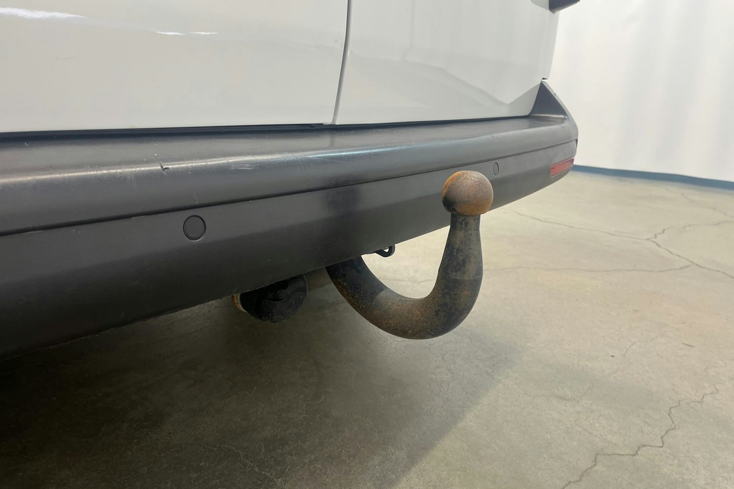 valkoinen Volkswagen Transporter 2019 kuva 13.