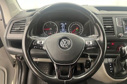 valkoinen Volkswagen Transporter 2019 kuva 19.