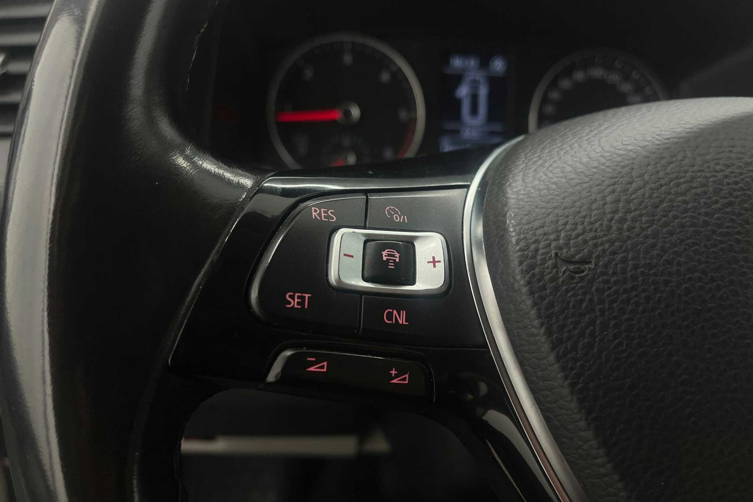 valkoinen Volkswagen Transporter 2019 kuva 20.