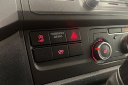 valkoinen Volkswagen Transporter 2019 kuva 22.