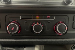 valkoinen Volkswagen Transporter 2019 kuva 23.